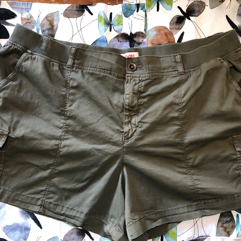 Olive green Evri cargo shorts 24W